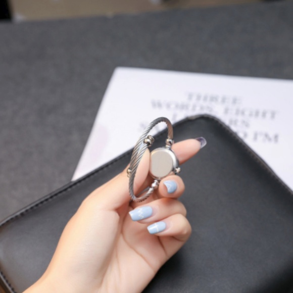 NEW 4 Styles Stainless Steel Quartz Bracelet Watch - Picture 6 of 6